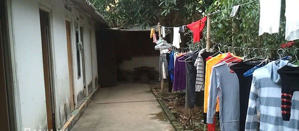 Phía ngoài khu nhà tắm khoáng nóng. Phía ngoài khu nhà tắm khoáng nóng