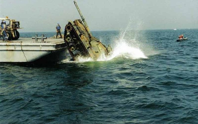 Ý tưởng đẩy xe tăng cũ xuống biển được quân đội đưa ra sau khi hoàng gia Thái Lan phát động chiến dịch phục hồi các nguồn tài nguyên biển nhằm tăng thu nhập và chất lượng sống cho ngư dân. 