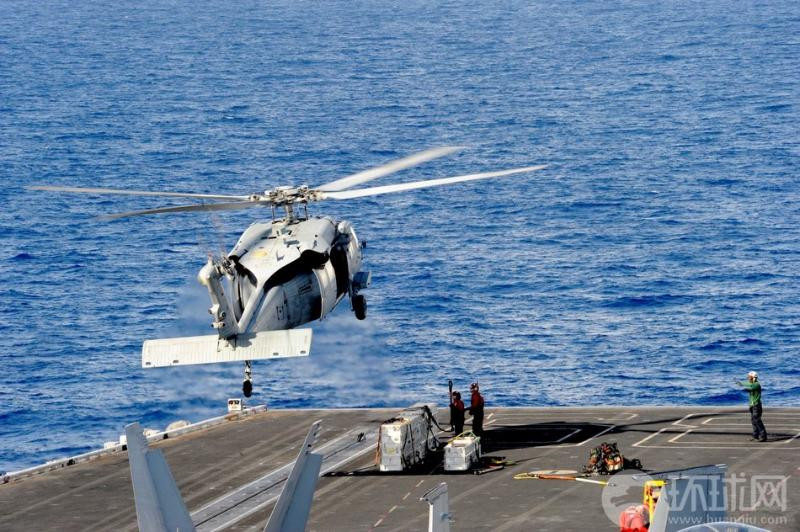 Trên tàu sân bay còn được trang bị số lượng lớn máy bay trực thăng vận tải, trinh sát chống ngầm. Trên tàu sân bay còn được trang bị số lượng lớn máy bay trực thăng vận tải, trinh sát chống ngầm