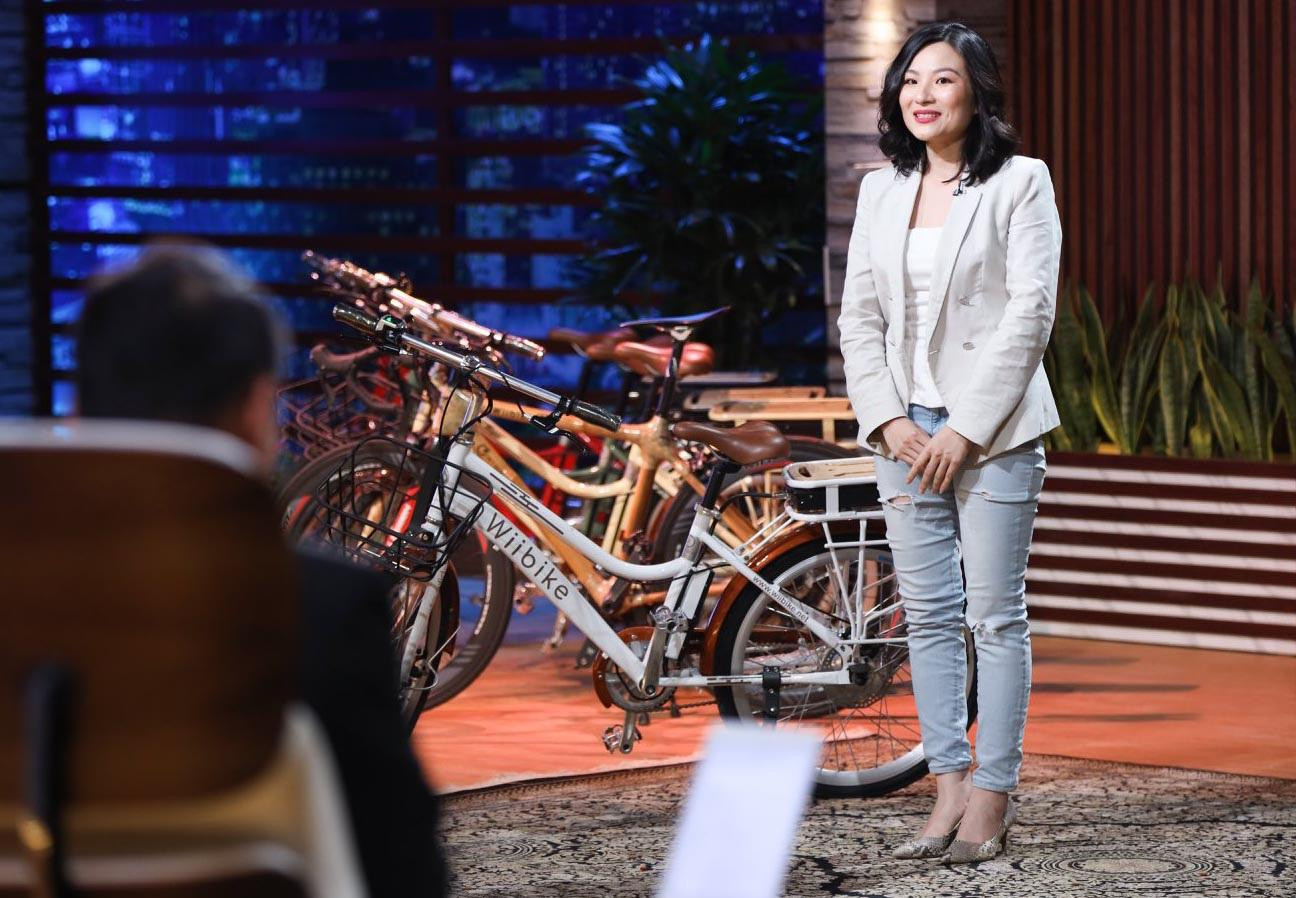 CEO Wiibike Nguyễn Thị Thu Hằng đang thuyết trình về dự án xe đạp trợ lực điện