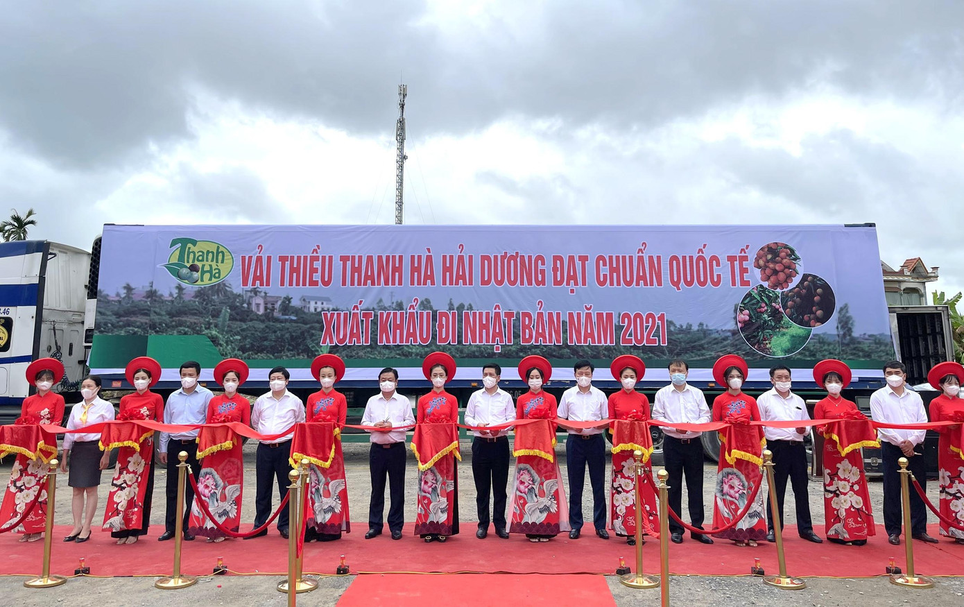 Lãnh đạo tỉnh Hải Dương và lãnh đạo Bộ NN&amp;PTNT, Công Thương cắt băng làm lễ xuất 100 tấn vải thiều đầu tiên sang Nhật Bản năm 2021