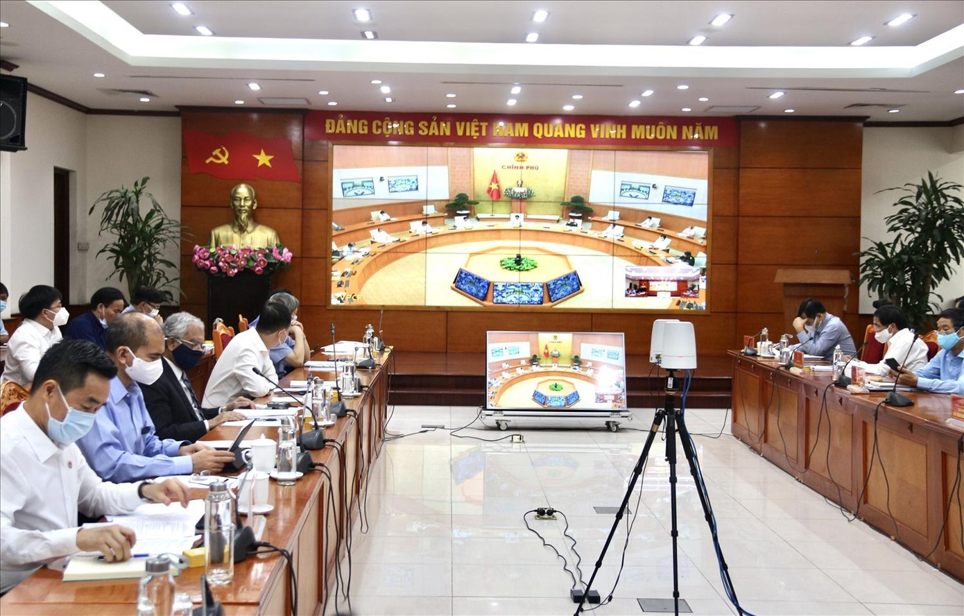 Các đại biểu cho rằng để giảm thiểu thiệt tại từ thiên tai, cần tăng cường năng lực dự báo khí tượng thuỷ văn, dự báo, cảnh báo sạt lở đất, lũ ống, lũ quét... Các đại biểu cho rằng để giảm thiểu thiệt tại từ thiên tai, cần tăng cường năng lực dự báo khí tượng thuỷ văn, dự báo, cảnh báo sạt lở đất, lũ ống, lũ quét...