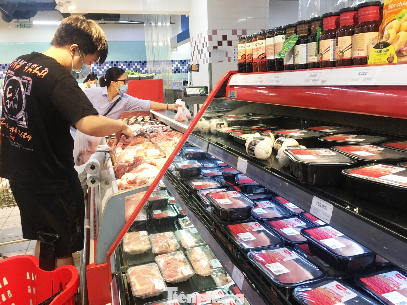 Do ảnh hưởng dịch bệnh, sức tiêu thụ thịt lợn cũng giảm hẳn Do ảnh hưởng dịch bệnh, sức tiêu thụ thịt lợn cũng giảm hẳn