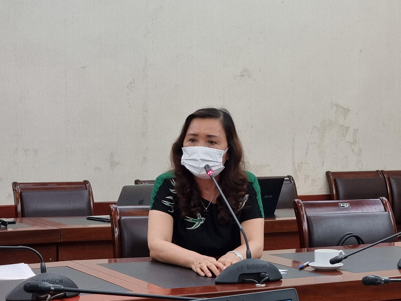 Bà Vũ Thị Hậu cho rằng, các bộ, ngành, địa phương cần có giải pháp hỗ trợ doanh nghiệp không để hàng hóa ùn nơi sản xuất, nhưng thiếu nơi bán hàng Bà Vũ Thị Hậu cho rằng, các bộ, ngành, địa phương cần có giải pháp hỗ trợ doanh nghiệp không để hàng hóa ùn nơi sản xuất, nhưng thiếu nơi bán hàng