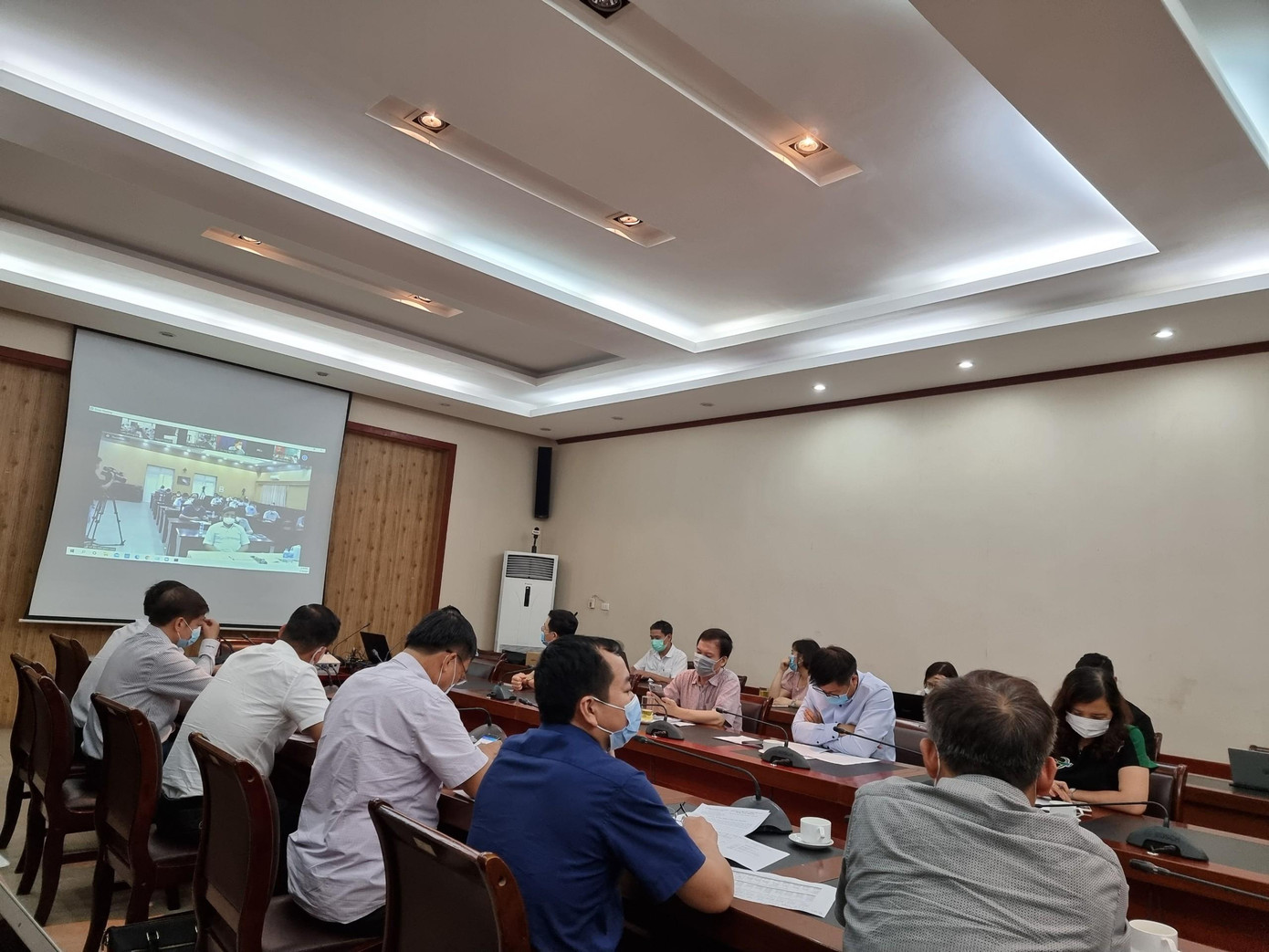 Đại diện các đơn vị thuộc bộ NN&PTNT họp với lãnh đạo các Sở NN&PTNT về gỡ vướng tiêu thụ nông sản, đảm bảo lương thực, thực phẩm cho người dân Đại diện các đơn vị thuộc bộ NN&PTNT họp với lãnh đạo các Sở NN&PTNT về gỡ vướng tiêu thụ nông sản, đảm bảo lương thực, thực phẩm cho người dân