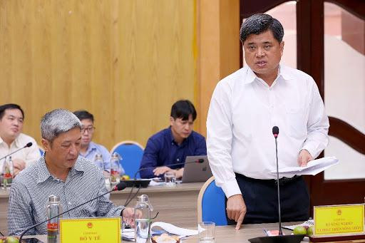 Thứ trưởng Trần Thanh Nam cho biết, trong tháng 8, dự kiến sản lượng lúa thu hoạch tại các tỉnh ĐBSCL khoảng 8 triệu tấn Thứ trưởng Trần Thanh Nam cho biết, trong tháng 8, dự kiến sản lượng lúa thu hoạch tại các tỉnh ĐBSCL khoảng 8 triệu tấn