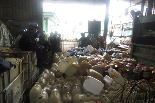 Tiêu hủy rượu tự nấu với số lượng cực lớn ảnh 1