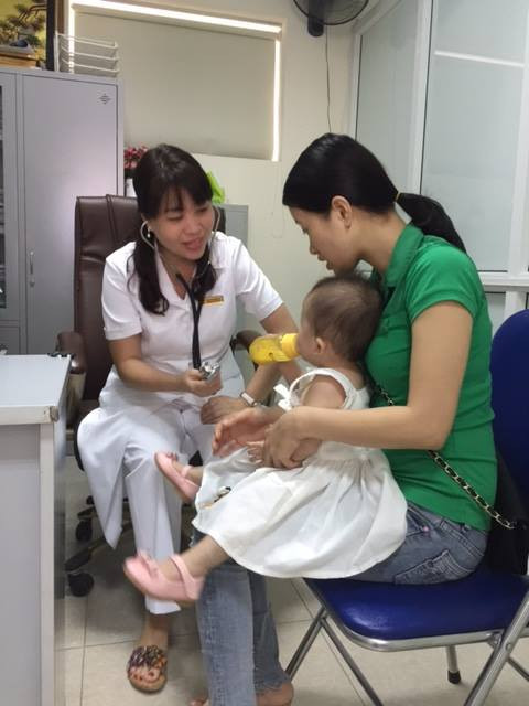 Sai lầm khi cho trẻ ăn uống 'đồ mát' ảnh 1