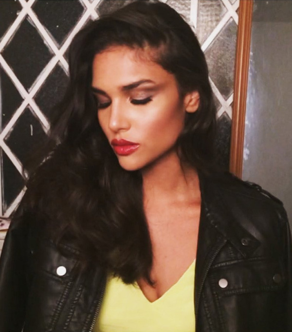 Nhan sắc người mẫu khiến ngôi sao Neymar bỏ hôn thê ảnh 6