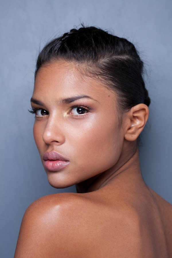 Nhan sắc người mẫu khiến ngôi sao Neymar bỏ hôn thê ảnh 1