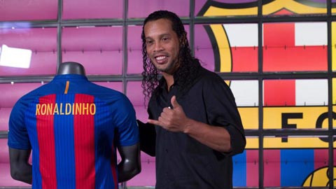 TIẾT LỘ: M.U săn hụt Ronaldinho vì... trời mưa ảnh 1