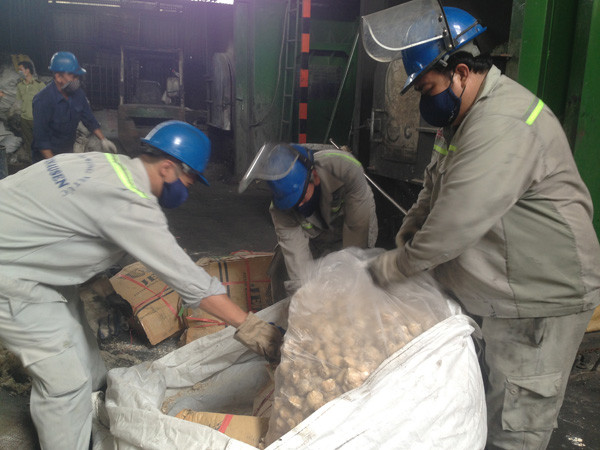 Tiêu hủy rượu tự nấu với số lượng cực lớn ảnh 3