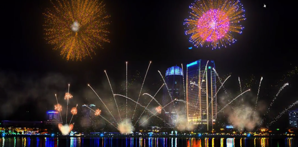 Pháo hoa máy tính DIFF 2017- ngoạn mục không kém trên sân khấu ảnh 5