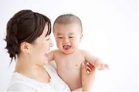 Bí mật đắng ngắt đằng sau chuyện con tôi gọi ô sin là mẹ ảnh 1