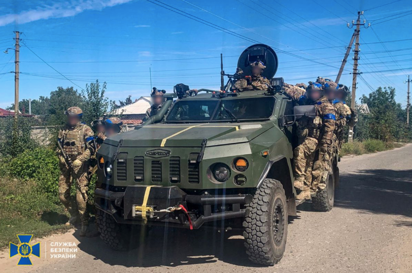 Xe của lực lượng an ninh Ukraine đi tuần ở Kupiansk, vùng Kharkiv, ngày 10/9