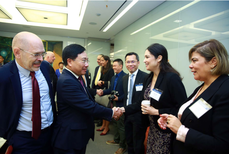 Phó Thủ tướng Thường trực Phạm Bình Minh tới dự tọa đàm do cộng đồng doanh nghiệp Hoa Kỳ tổ chức. (Ảnh: VGP)