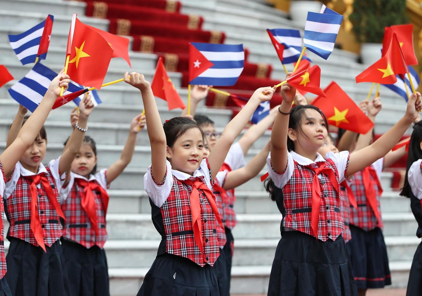 Các em thiếu nhi Hà Nội trong lễ đón Thủ tướng Cuba. (Ảnh: Hải Minh)