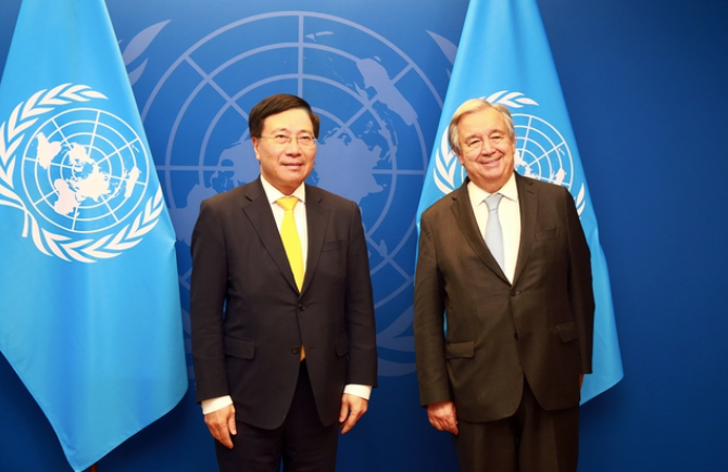Phó Thủ tướng Thường trực Chính phủ Phạm Bình Minh gặp Tổng thư ký Liên Hợp Quốc Antonio Guterres. (Ảnh: VGP)