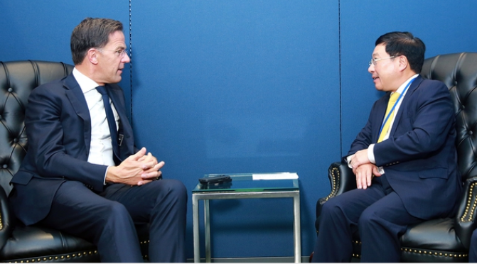 Phó Thủ tướng Thường trực Chính phủ Phạm Bình Minh trong cuộc hội kiến Thủ tướng Hà Lan Mark Rutte. (Ảnh: VGP) Phó Thủ tướng Thường trực Chính phủ Phạm Bình Minh trong cuộc hội kiến Thủ tướng Hà Lan Mark Rutte. (Ảnh: VGP)