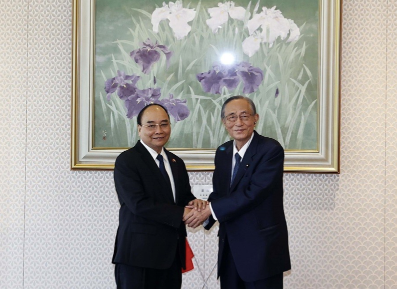 Chủ tịch nước Nguyễn Xuân Phúc hội kiến Chủ tịch Hạ viện Nhật Bản Hosoda Hiroyuki. (Ảnh: TTXVN) Chủ tịch nước Nguyễn Xuân Phúc hội kiến Chủ tịch Hạ viện Nhật Bản Hosoda Hiroyuki. (Ảnh: TTXVN)