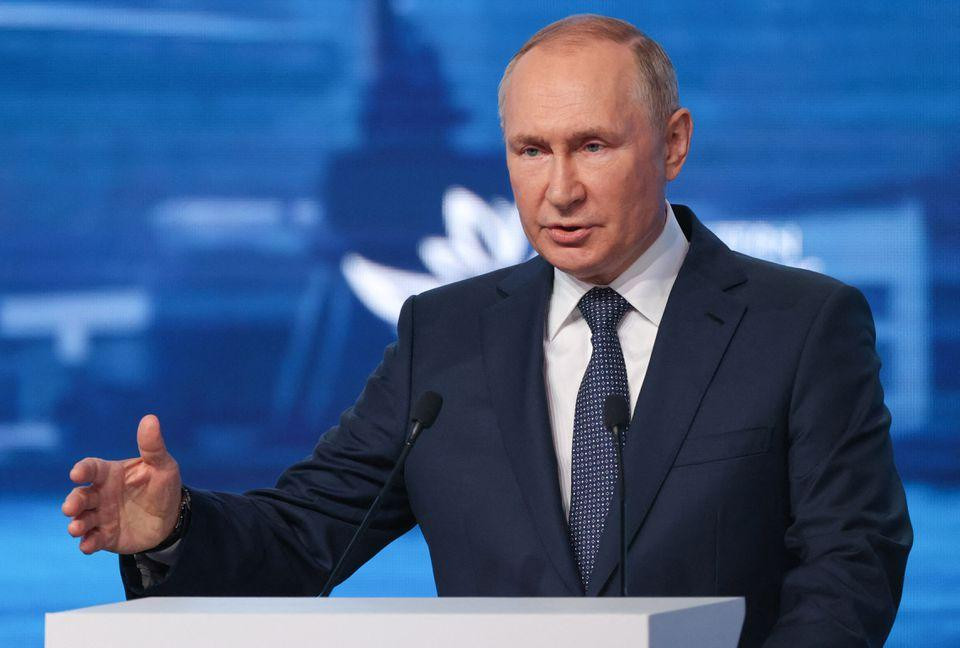 Tổng thống Nga Vladimir Putin phát biểu tại Diễn đàn kinh tế phương Đông. (Ảnh: Reuters)