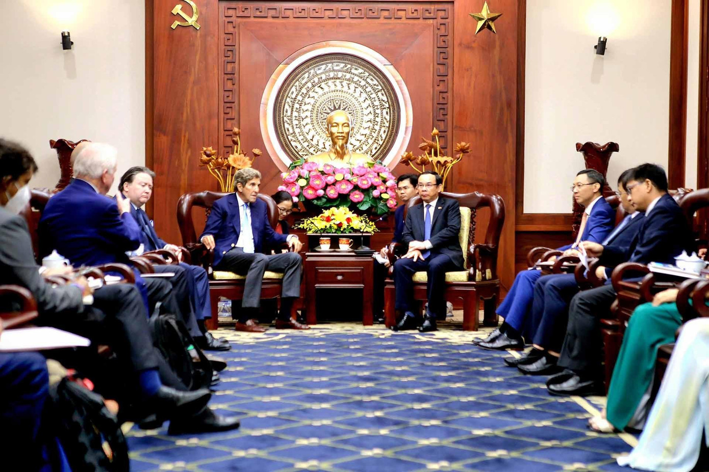 Bí thư Thành ủy thành phố Hồ Chí Minh Nguyễn Văn Nên tiếp ông John Kerry - Đặc phái viên của Tổng thống Mỹ về biến đổi khí hậu. (Ảnh: VNA) Bí thư Thành ủy thành phố Hồ Chí Minh Nguyễn Văn Nên tiếp ông John Kerry - Đặc phái viên của Tổng thống Mỹ về biến đổi khí hậu. (Ảnh: VNA)