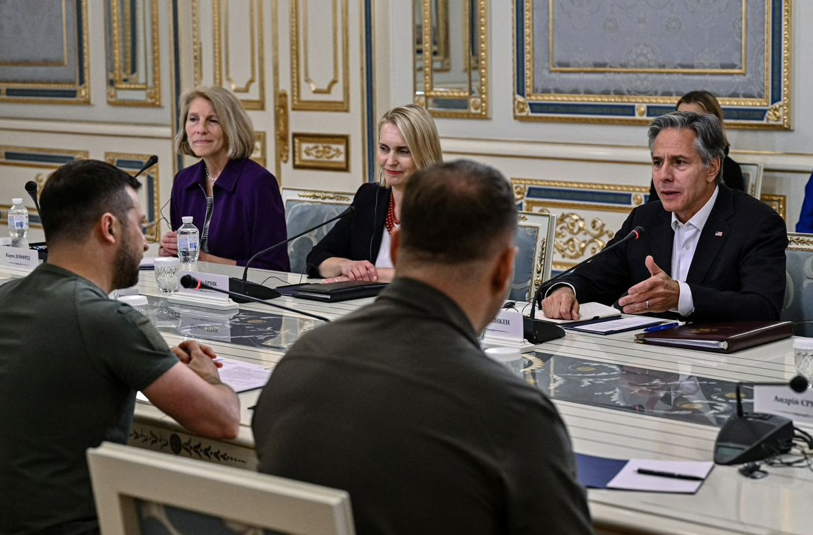 Ngoại trưởng Mỹ Antony Blinken gặp lãnh đạo Ukraine tại Kiev ngày 8/9. (Ảnh: Reuters)