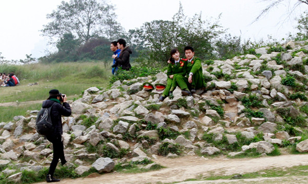 Đây là buổi chụp hình ngoại cảnh - một trong nhiều hoạt động chuẩn vị cho cuộc thi “Sinh viên thanh lịch 2013” cấp Học viện