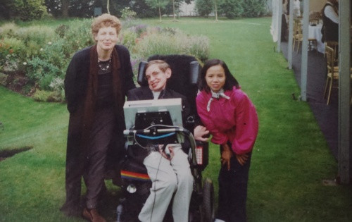 Con gái nuôi Việt Nam kể về những ngày bên Stephen Hawking ảnh 1