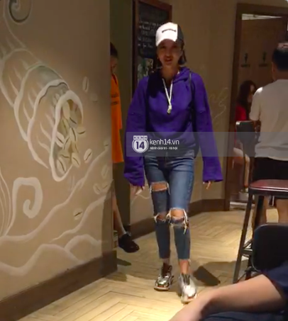 Ca sĩ Bảo Anh và thủ môn Bùi Tiến Dũng đang bí mật hẹn hò? ảnh 1