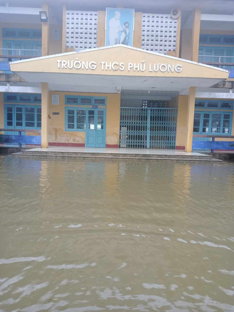 Ngập lụt vẫn diễn ra trên diện rộng tại Thừa Thiên Huế. Ảnh: Ngọc Văn