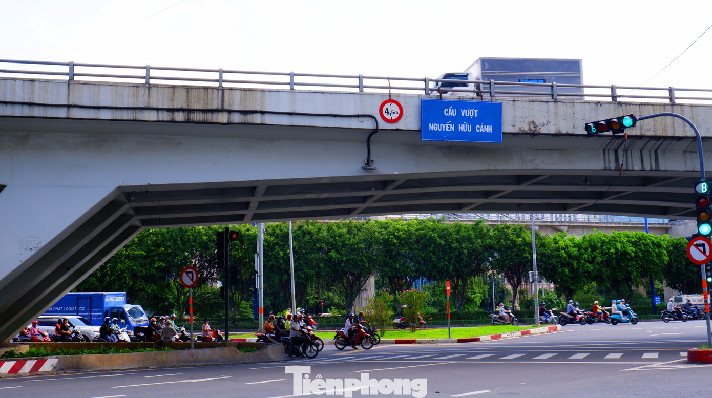 Ngoài ra, đơn vị quản lý phải sửa chữa hệ thống miệng thu nước, ống thoát nước trên cầu. Ngoài ra, đơn vị quản lý phải sửa chữa hệ thống miệng thu nước, ống thoát nước trên cầu.