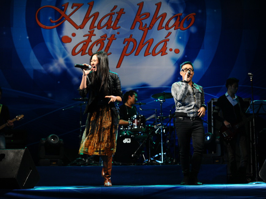 Chàng ca sĩ của Vietnam Idol 2012 song ca cùng cô bạn Văn Mai Hương với ca khúc “Một ngày mới”