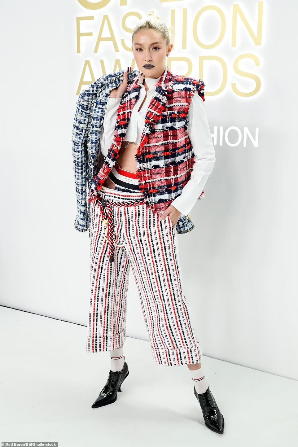 Gigi Hadid lạ mắt với set đồ kẻ nhiều màu sắc. Tình tin đồn của Leonardo Dicaprio lăng xê mốt lộ nội y. Ảnh: Shutterstock.