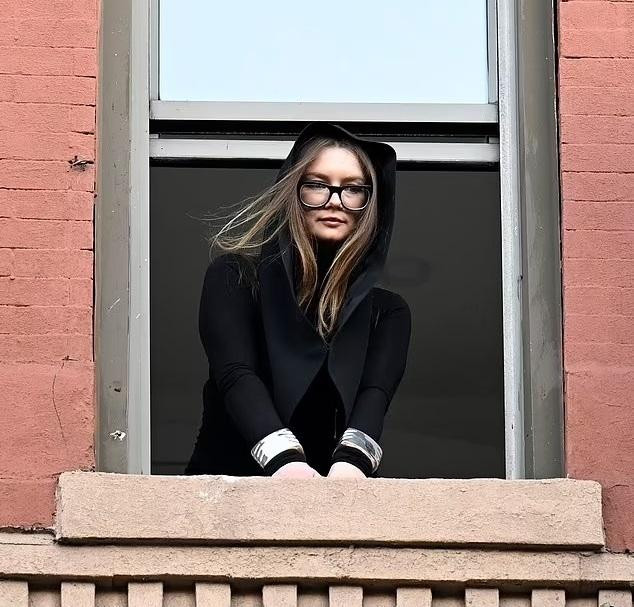 Anna Sorokin bị quản thúc tại gia 24/24 vẫn muốn mở tiệc gặp gỡ giới thượng lưu New York. Ảnh: Shutter Up.