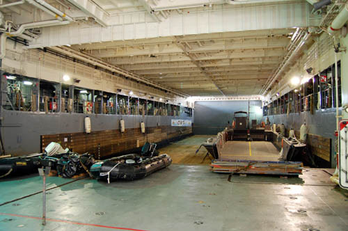 Bên trong khoang tàu