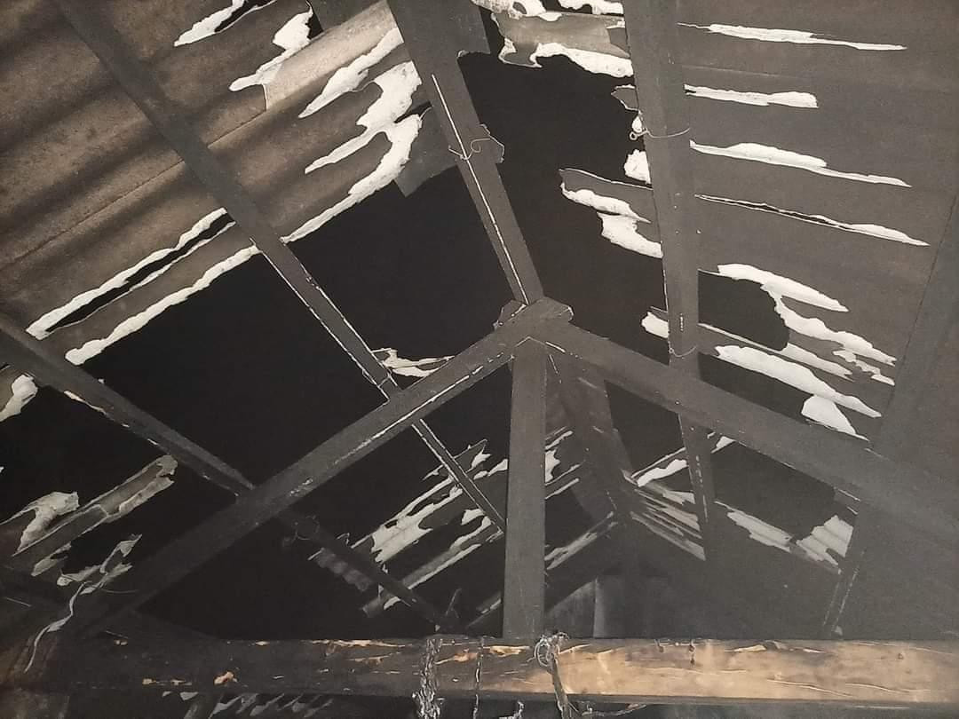 Đám cháy đã thiêu rụi nhiều vật dụng nhà chị Hồ Thị Xê. Đám cháy đã thiêu rụi nhiều vật dụng nhà chị Hồ Thị Xê.