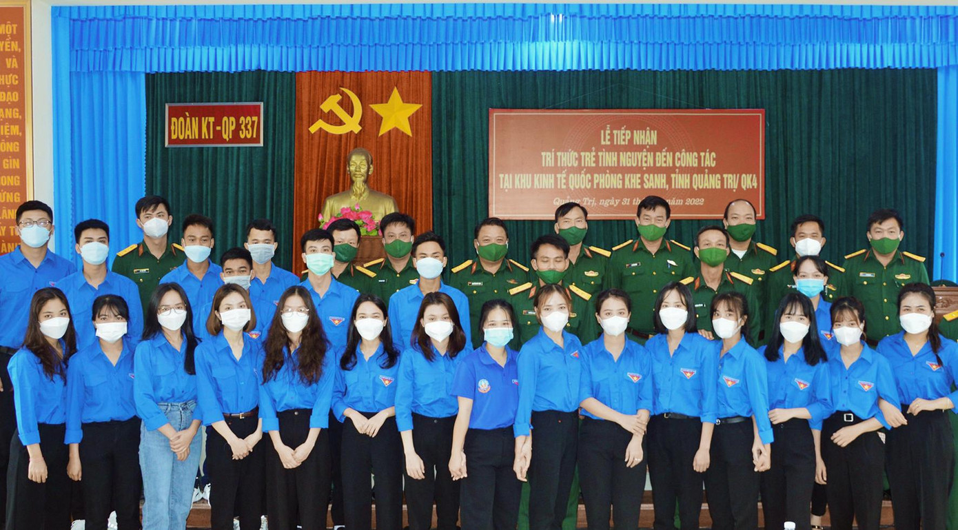 Các trí thức trẻ tình nguyện Quảng Trị nhận nhiệm vụ tại Đoàn Kinh tế - Quốc phòng 337 ngày 31/3. Ảnh: Quang Hiệp. Các trí thức trẻ tình nguyện Quảng Trị nhận nhiệm vụ tại Đoàn Kinh tế - Quốc phòng 337 ngày 31/3. Ảnh: Quang Hiệp.