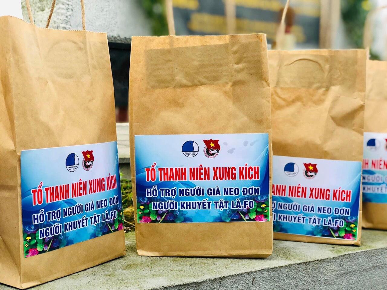 Những túi quà tặng người già neo đơn, người khuyết tật là F0 Những túi quà tặng người già neo đơn, người khuyết tật là F0