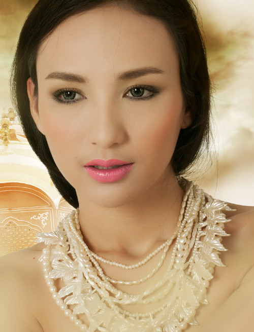 Ngọc Diễm sinh năm 1987, cô cao 1m69 với các số đo 82-60-91. Cô cũng là Miss ĐH Ngoại thương năm 2008