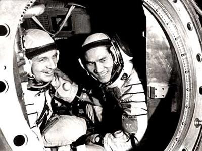 Phi công vũ trụ Phạm Tuân . Phi công vũ trụ Phạm Tuân