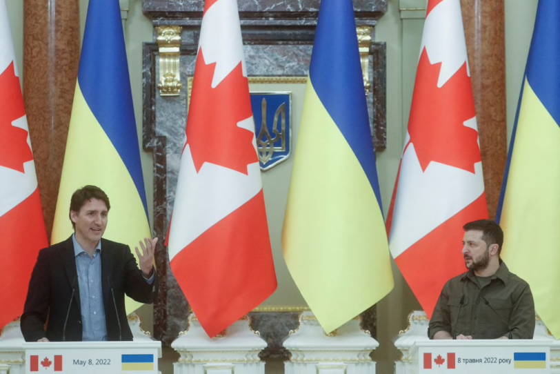 Thủ tướng Canada Justin Trudeau trong cuộc họp báo chung với Tổng thống Ukraine Volodymyr Zelensky tại Kiev ngày 8/5. (Ảnh: Reuters)