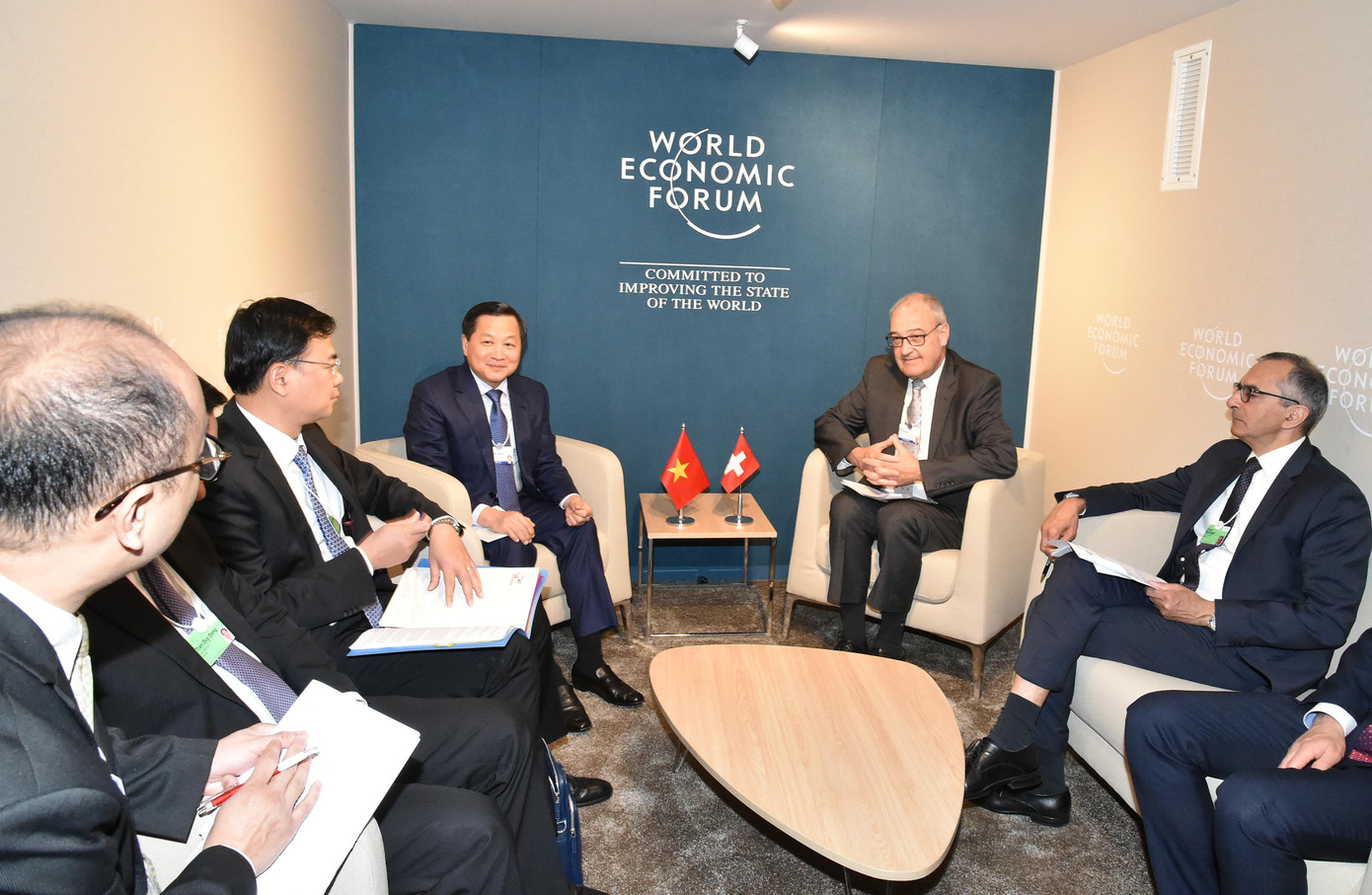 Phó Thủ tướng Lê Minh Khái trong cuộc tiếp Bộ trưởng Kinh tế Thuỵ Sĩ. (Ảnh: Mofa) Phó Thủ tướng Lê Minh Khái trong cuộc tiếp Bộ trưởng Kinh tế Thuỵ Sĩ. (Ảnh: Mofa)