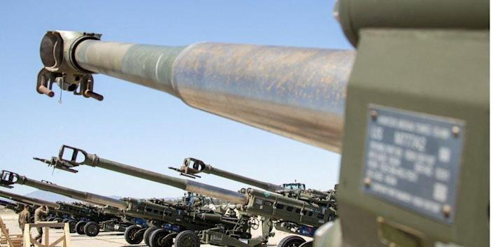 Các lựu pháo M777 chuẩn bị được vận chuyển từ Mỹ sang Ukraine ngày 22/4. (Ảnh: AP) Các lựu pháo M777 chuẩn bị được vận chuyển từ Mỹ sang Ukraine ngày 22/4. (Ảnh: AP)