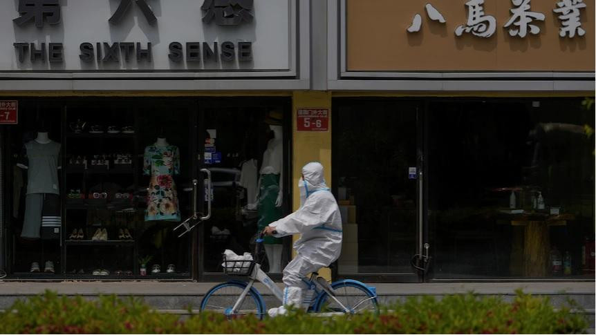 Thượng Hải tiếp tục thực hiện chính sách phong tỏa nghiêm ngặt để dập đợt bùng phát COVID-19. (Ảnh: AP) Thượng Hải tiếp tục thực hiện chính sách phong tỏa nghiêm ngặt để dập đợt bùng phát COVID-19. (Ảnh: AP)