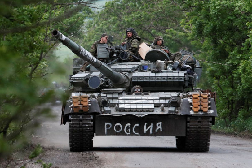 Một xe tăng của lực lượng thân Nga ở vùng Donbass ngày 22/5. (Ảnh: Reuters) Một xe tăng của lực lượng thân Nga ở vùng Donbass ngày 22/5. (Ảnh: Reuters)