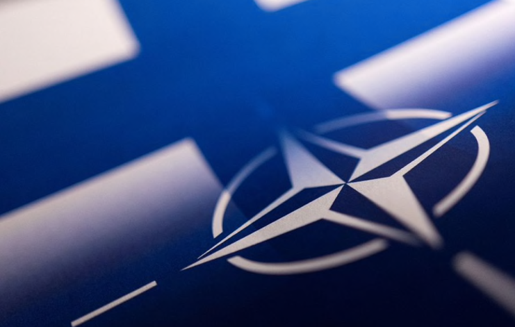 Hình ảnh lá cờ của Phần Lan và NATO Hình ảnh lá cờ của Phần Lan và NATO