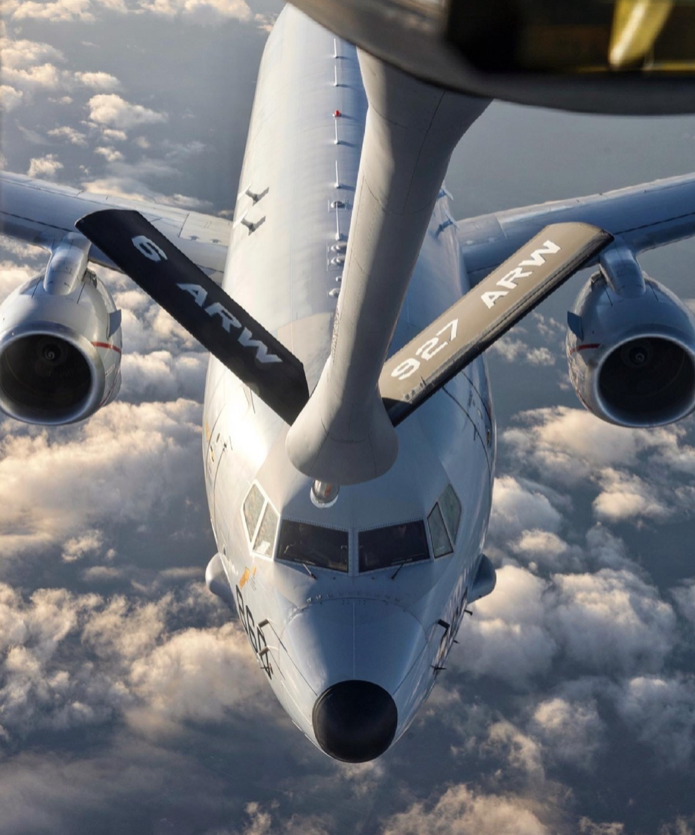 Một chiếc P8 Poseidon của Hải quân Mỹ đang được tiếp nhiên liệu trên không vào tháng 10/2021 trên Đại Tây Dương. (Ảnh: Không quân Mỹ) Một chiếc P8 Poseidon của Hải quân Mỹ đang được tiếp nhiên liệu trên không vào tháng 10/2021 trên Đại Tây Dương. (Ảnh: Không quân Mỹ)