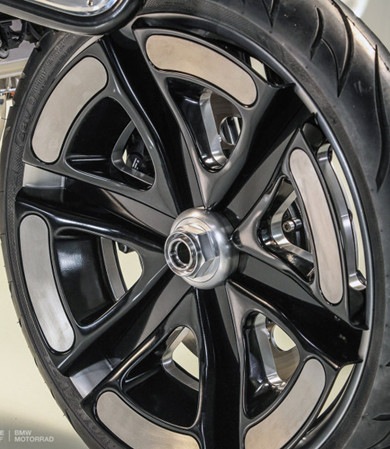 BMW K1600 - quái vật đường trường ảnh 7