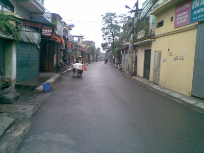 Dọc con phố Hoàng Công Khanh